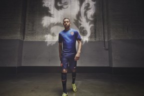 28圈官网-莱万多夫斯基五球炸裂！C9新规首战大胜引爆全网